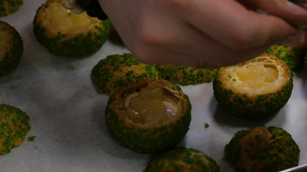 사과 프로페테롤을 만드는 것