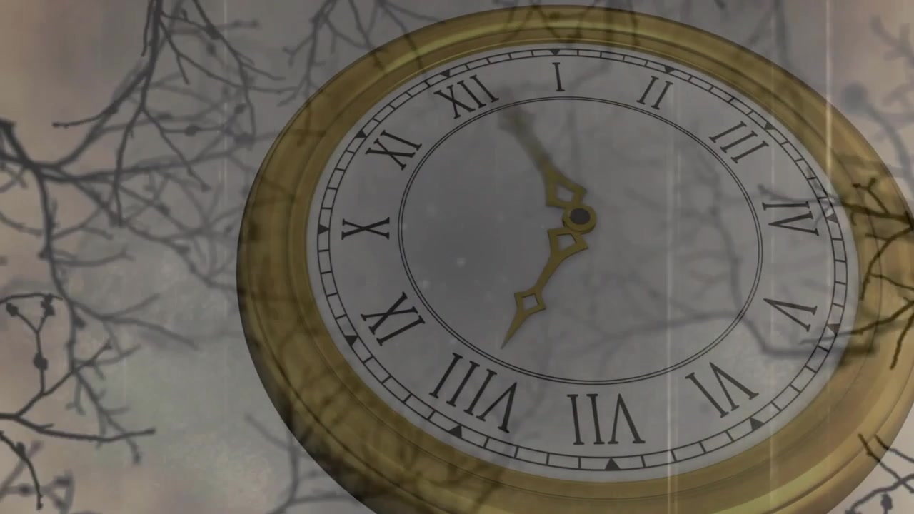 All'inizio della riproduzione, quadrante di orologio rotondo antico con lancette che avanzano in senso orario e si inclina per evocare il tempo lento.