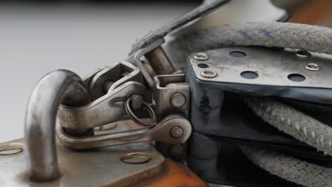 Closeup-shot-of-pulleys-and-rope-on-a-sail-boat