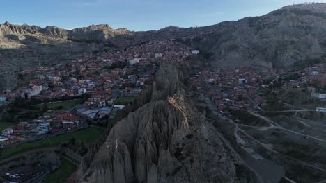 Vista-Aérea-De-Drones-De-La-Paz,-Capital-De-Bolivia,-América-Del-Sur