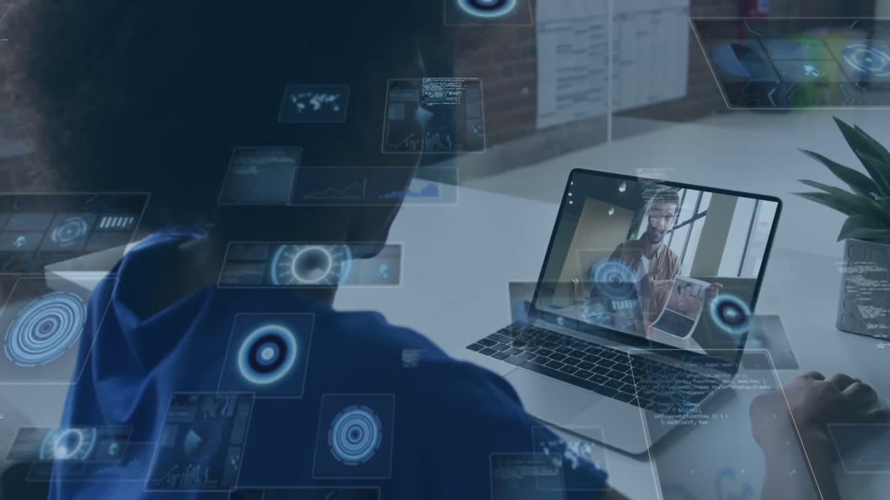 animation von runden scannern über afroamerikanischer frau, die einen videoanruf auf einem laptop im büro hat.