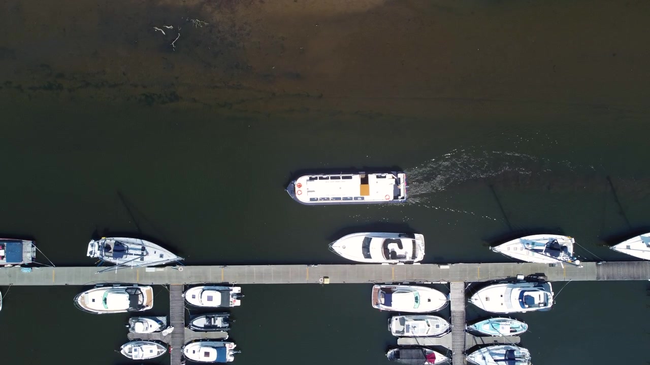 Luftaufnahme von oben: Boote in der Swansea Marina in Wales