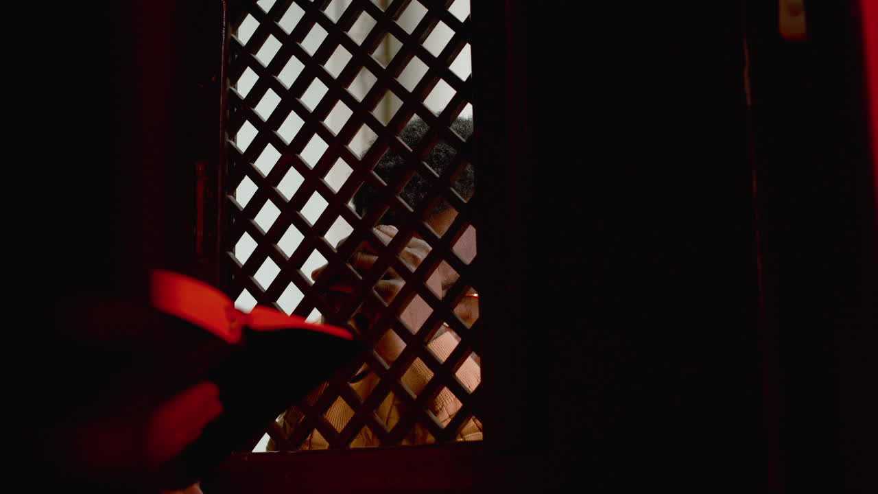 아프리카계 미국인 남자가 고백합니다.