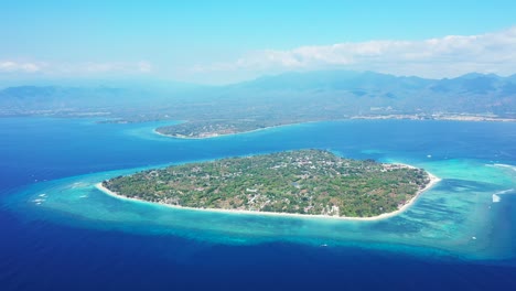 空中海景,熱帶度假和島<unk>跳躍的概念