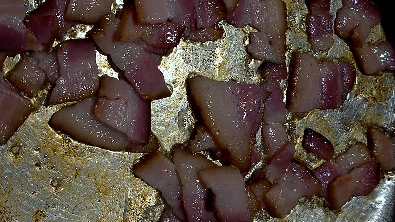 Bacon er et produkt fra svin, som mange nyder. Et meget alsidigt fødevareprodukt.