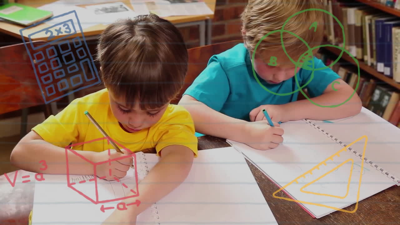 animación de objetos escolares iconos sobre escolares caucásicos dibujando en el aula