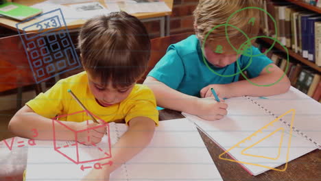 animación de objetos escolares iconos sobre escolares caucásicos dibujando en el aula