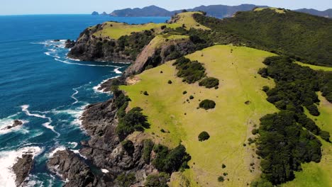 Beautiful-Island-Of-Urupukapuka-With-Waves-Crashing-On-Cliffs-In-New-Zealand