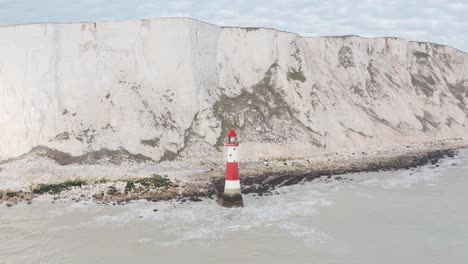 Drone-Disparó-Hacia-Rojo-Blanco-Beachy-Head-Light-House-White-Cliffs-Uk