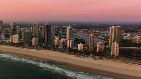 Sunrise-,Surfers-Paradise,pink-sky-at-dawn