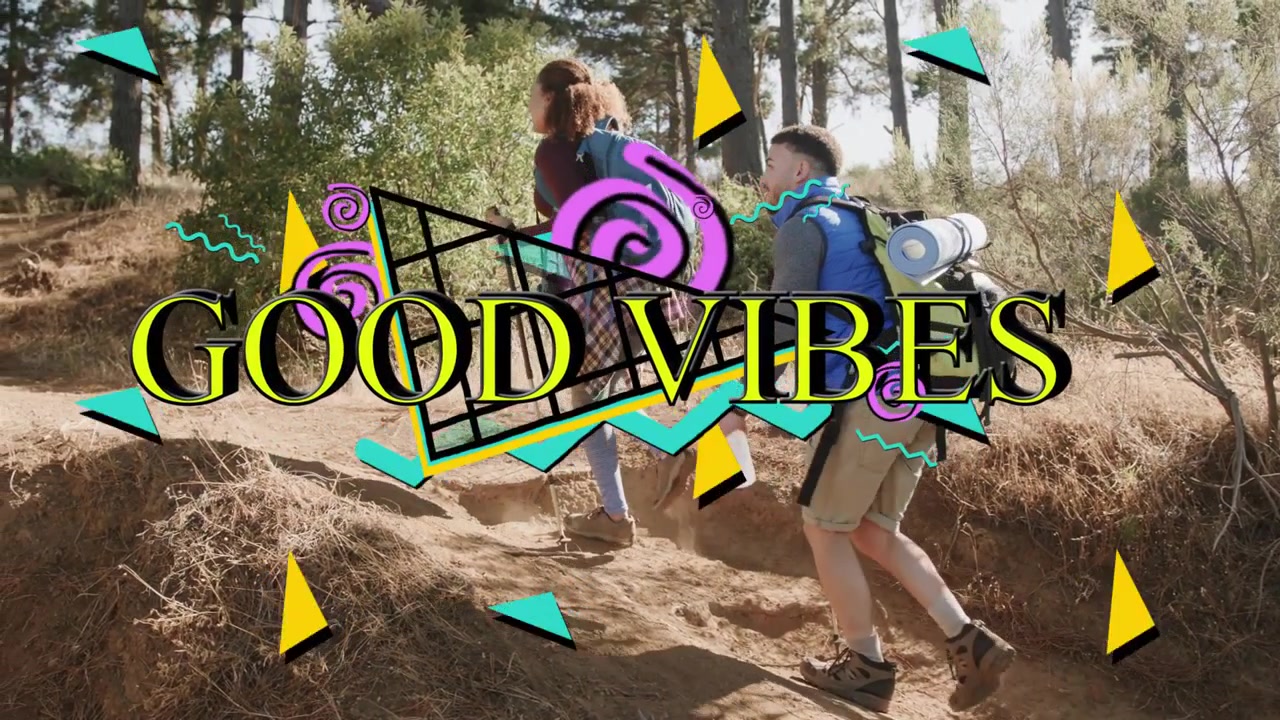 登山の中腹を先導する女性と、バックパックを背負ってハイキングする男性。「GOOD VIBES」のオーバーレイが循環し、一部を覆い隠す。