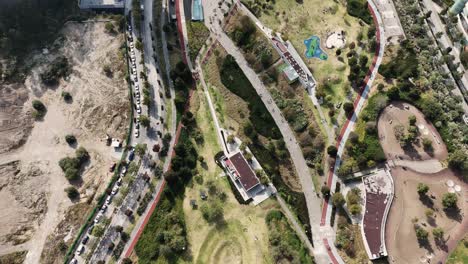 la parque mexicana filmado por avión no tripulado en un día soleado en santa fe, ciudad de méxico
