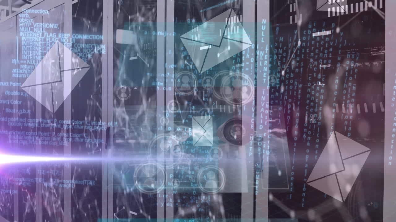 animación del procesamiento de datos y los iconos de los sobres sobre la sala del servidor.