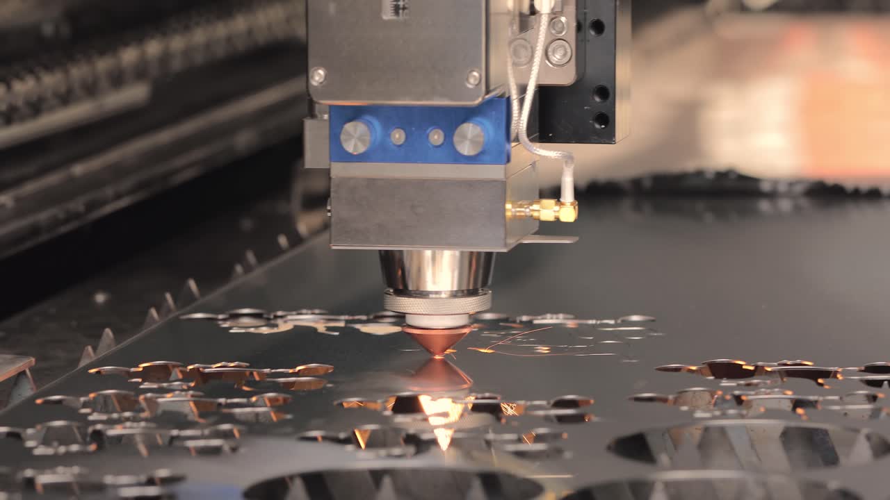 금속의 cnc 레이저 절단, 현대 산업 기술.