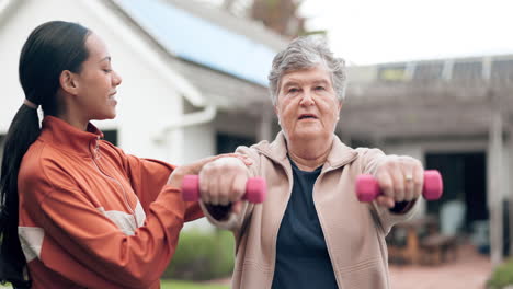 Bienestar,-Ejercicio-Y-Un-Entrenador-Con-Una-Mujer-Mayor