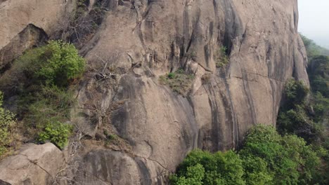 el templo está situado en la colina, es la colina de jaichandi en bengala occidental