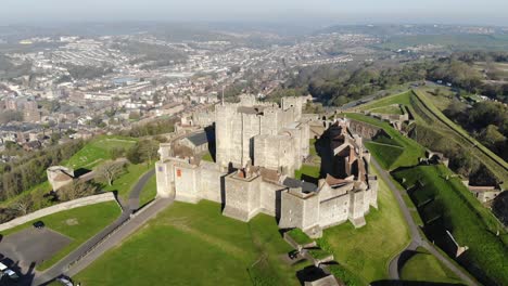 Wunderschöne-Dolly-Aufnahme-Von-Dover-Castle