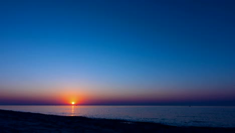 amanecer sobre el mar