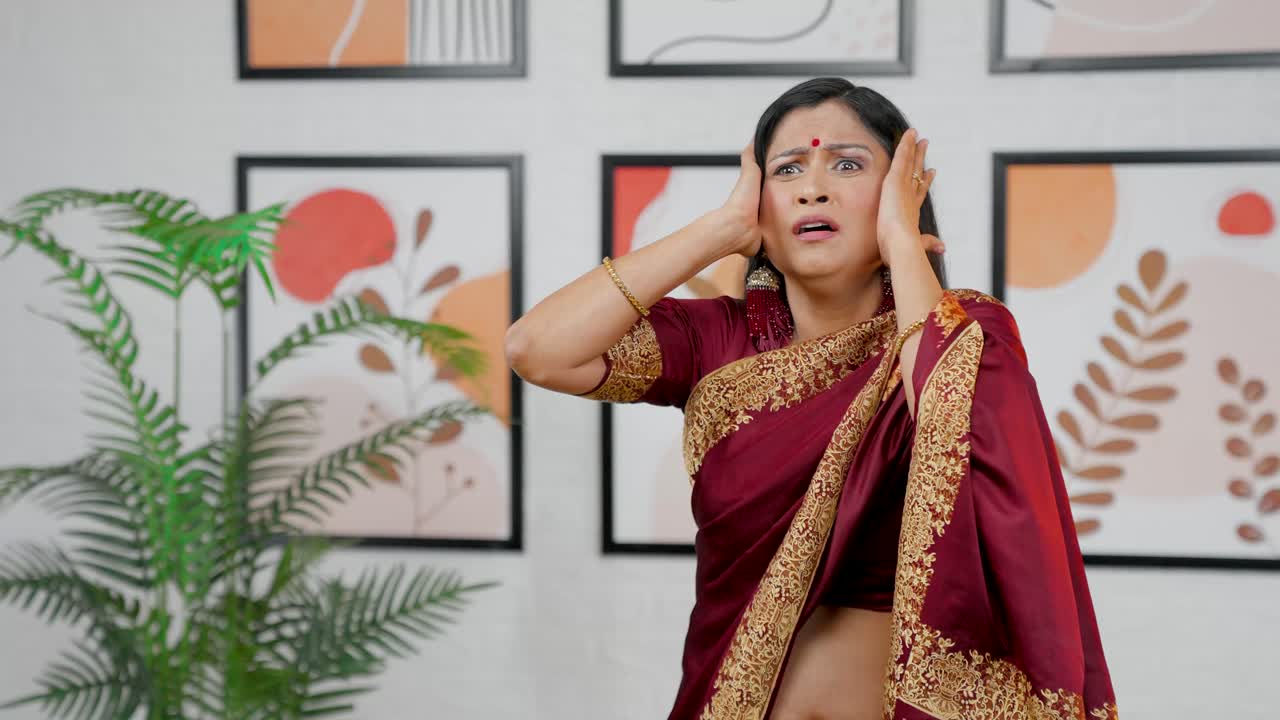 Wanita India yang menangis