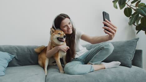 Beautiful-Girl-Takes-A-Selfie-With-Her-Dog-At-Home