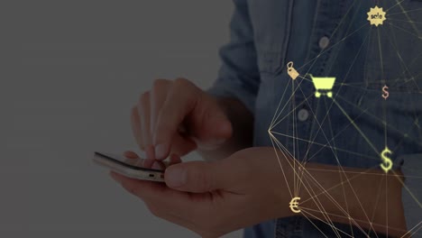 animación del globo con una red de conexiones con iconos digitales sobre el hombre usando un teléfono inteligente