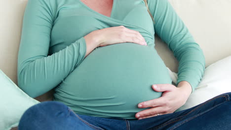 Pregnant-woman-listening-to-music-with-headphones