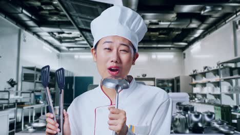 요리사 가 주방 에서 요리 도구 를 들고 있다