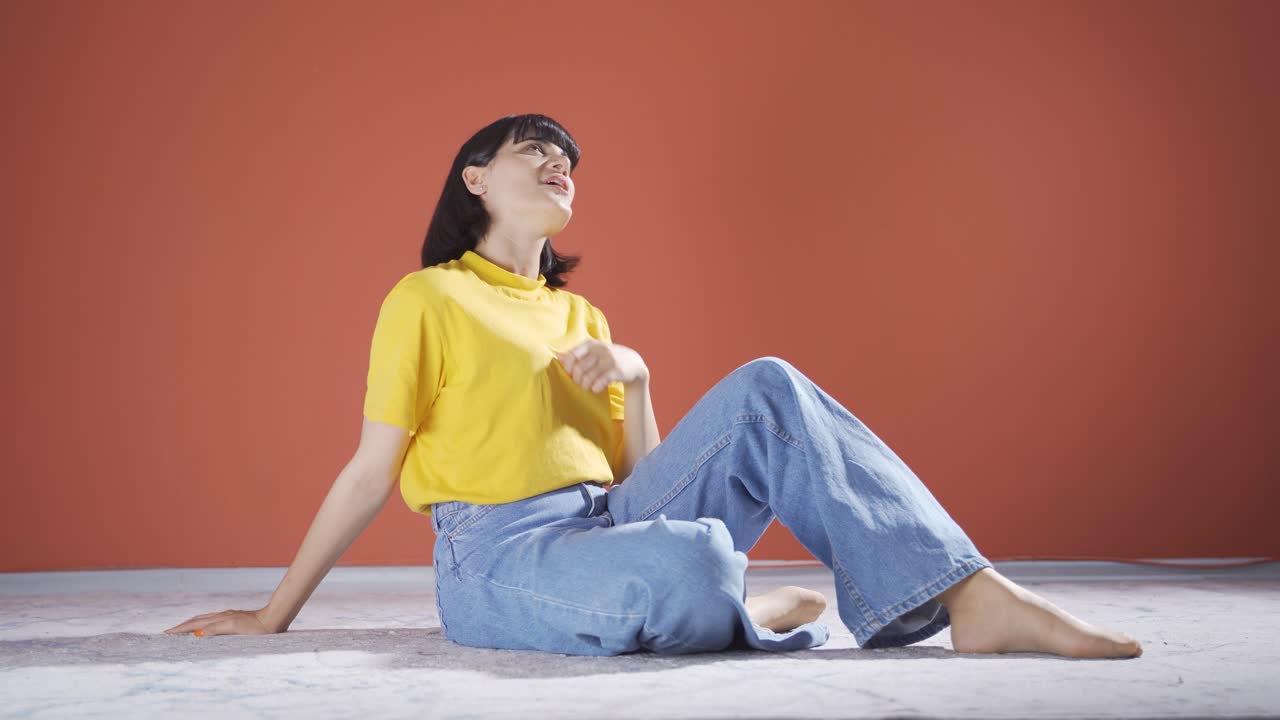 좋은  ⁇ 새를 맡는 여자는 행복합니다.