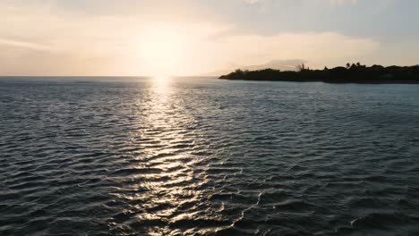 Hora-Dorada-Puesta-De-Sol-Sobre-El-Océano-Oeste-De-Maui