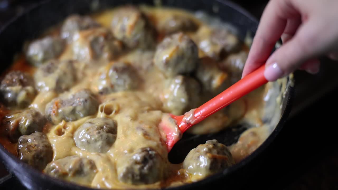 Meatballs in Creamy Cheese Sauce