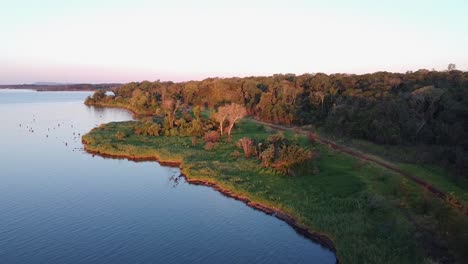 Paisaje-Del-Río-En-El-Crepúsculo