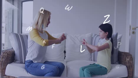 animación de cartas sobre una mujer caucásica y su hija con máscaras faciales usando lenguaje de señas