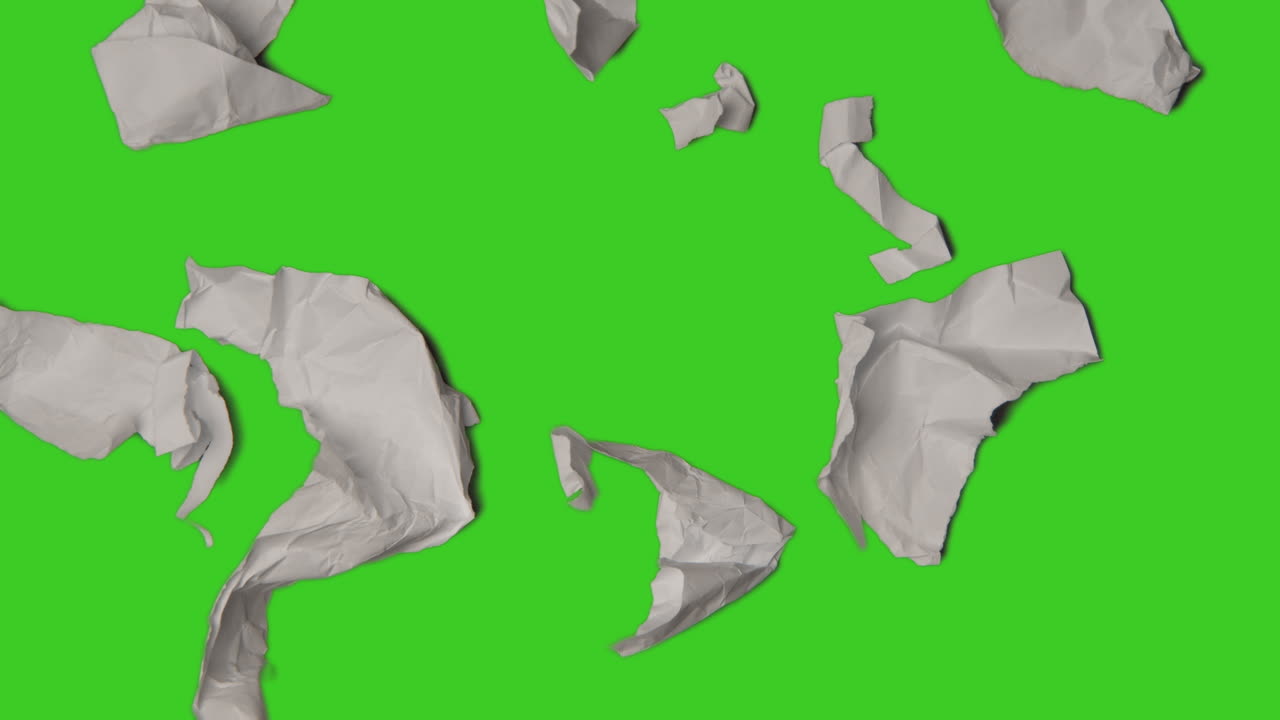 se detiene la secuencia de movimiento de piezas de papel rasgadas que se vuelven a montar en una sola hoja completa