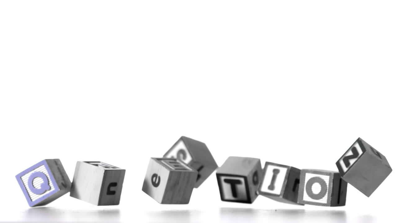 pregunta deletreada en letras que caen hacia abajo