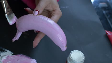 Painting-a-banana-in-pink-1,-Close-Shot