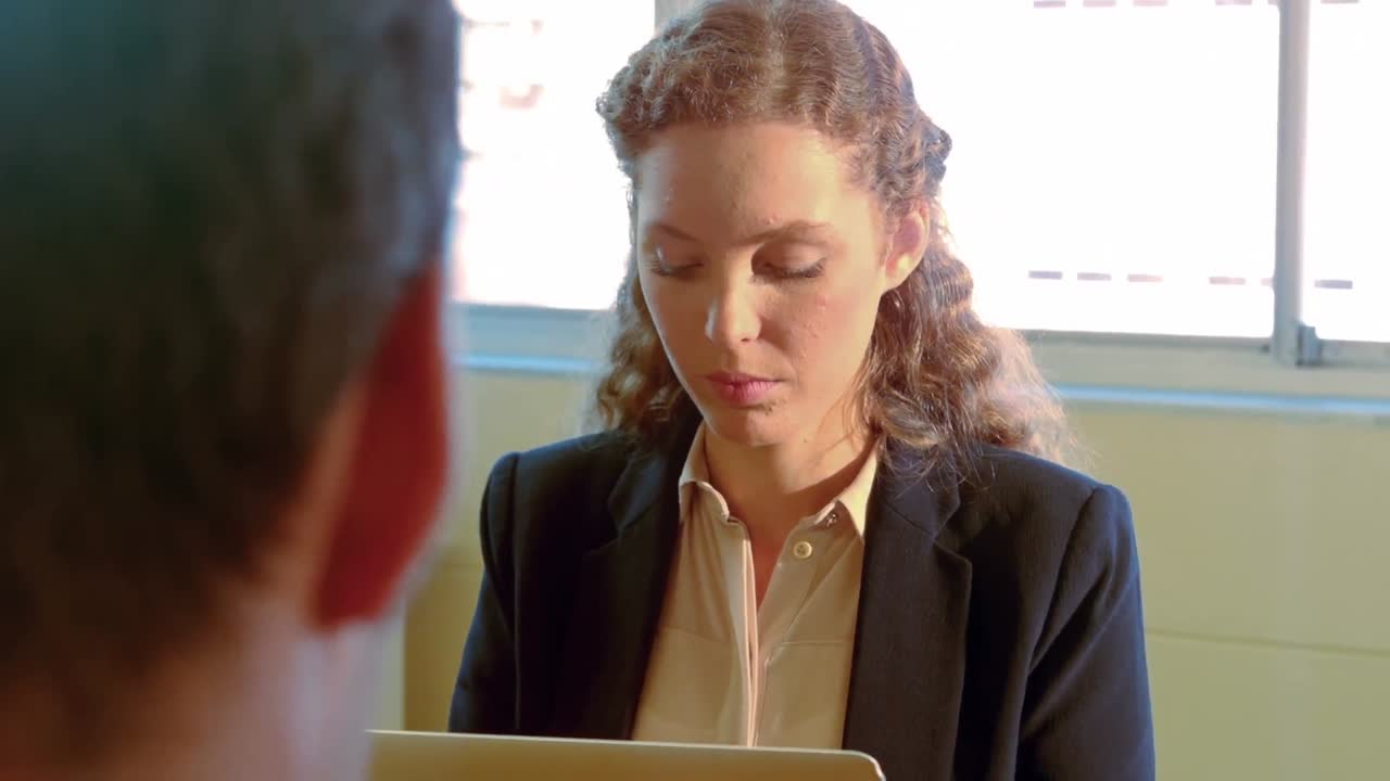 mujeres ejecutivas de negocios que trabajan