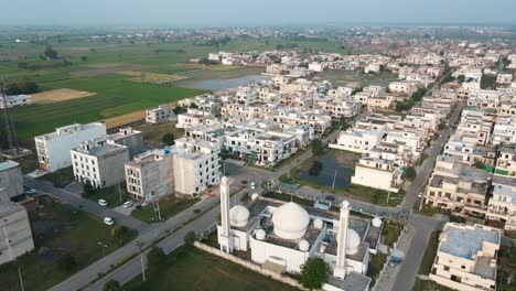 Vista-Aérea-De-Una-Sociedad-De-Vivienda-Moderna-En-Pakistán.