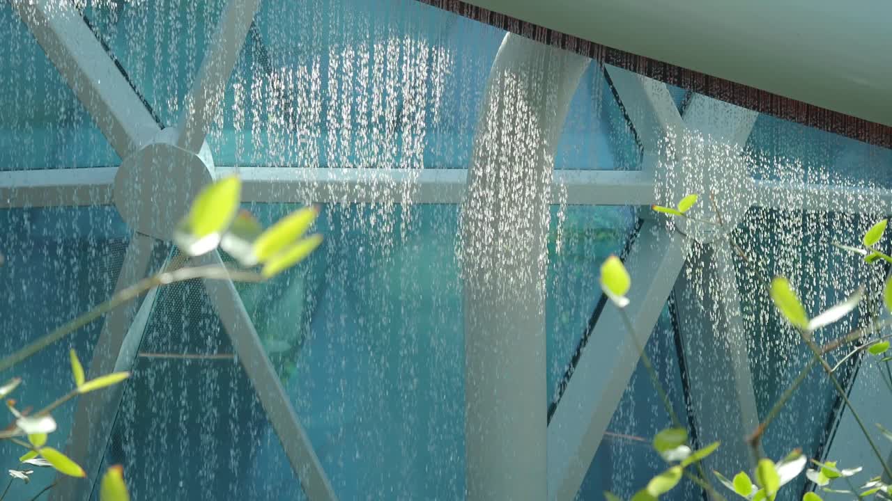 현대 건물 의 폭포 와 같은 특징