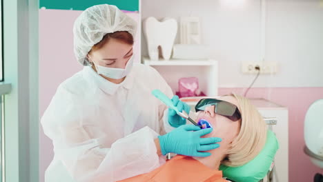 procedimiento de blanqueo de dientes en el dentista