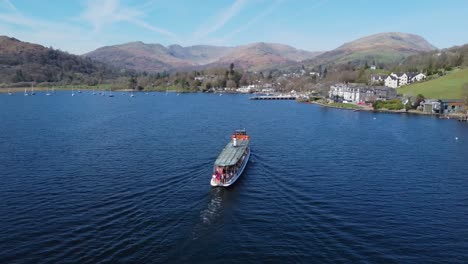 Beautiful-scenery-as-boat-docks-in-towards-Ambleside-on-Windermere---Lake-District,-England