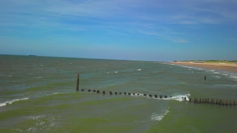 Rompeolas-En-La-Playa-De-Cadzand,-Países-Bajos