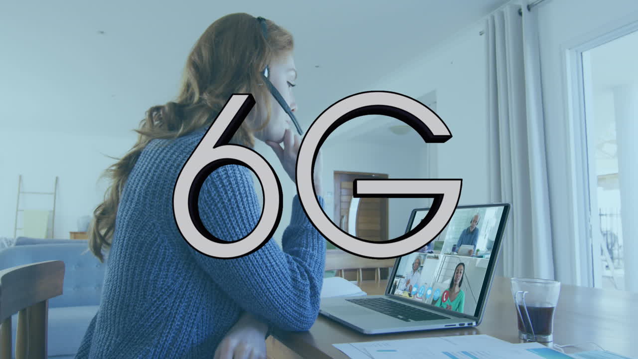 animación de texto 6g sobre diversos compañeros de trabajo compartiendo ideas durante la videoconferencia en la computadora portátil