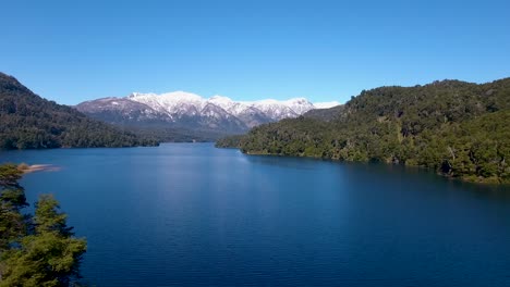 antena del lago correntoso y la cordillera de los andes en el parque nacional nahuel huapi bariloche 2