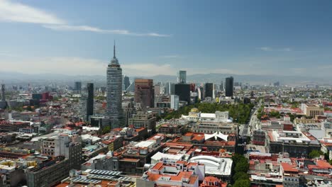 Drone-Rises-Up-To-Reveal-Palacio-De-Bellas-Artes,-Alameda-Central-In-Mexico-City