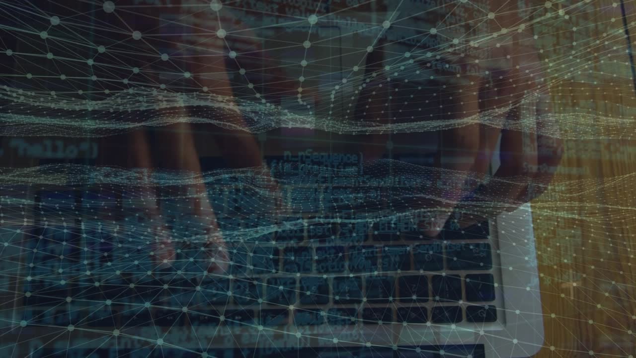 Animatie van digitale golf en gegevensverwerking over het middengedeelte van een man die een laptop gebruikt.