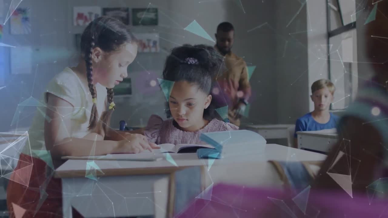 animación de redes sobre diversas escolares hablando en el escritorio en clase