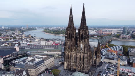 Cathedral-Church-of-Saint-Peter-in-Cologne-with-Rhine-River-in-background