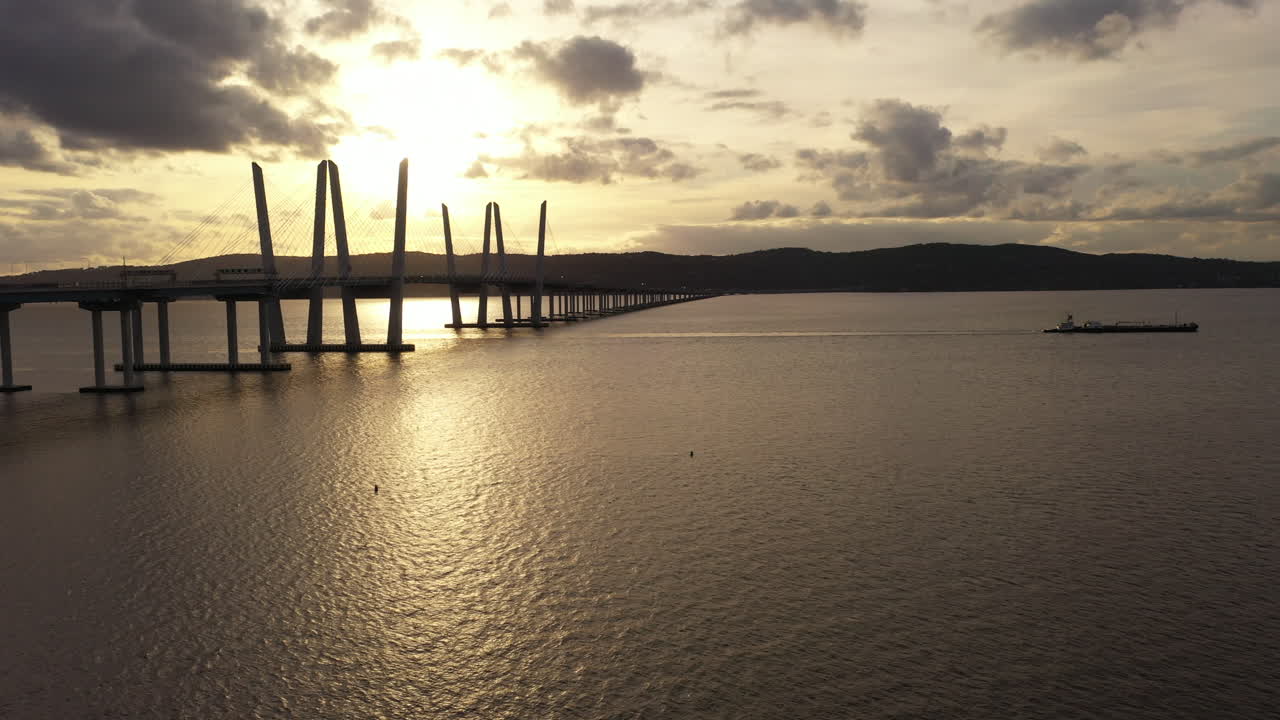 una toma aerea a lo largo del mario m