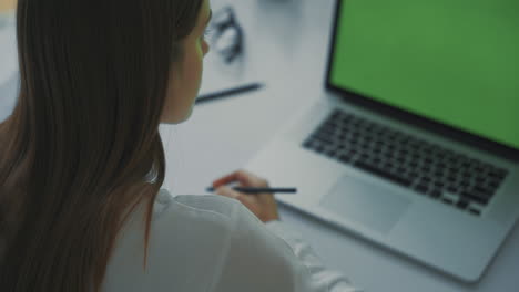 laptop with mockup green screen