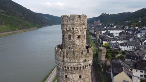 Romantic-River-Rhine-Railway-and-preserved-fortification-towers-of-Oberwesel-medieval-town-Wall,-Germany